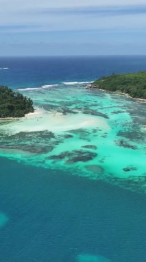 Victoria Seyşeller 'deki Mahe Adası' ndaki Saint-Anne Ulusal Parkı. Hint Okyanusu Sahili. Afrika Arkaplanı. Victoria 'daki Mahe Adası. Turizm arazisi. Doğa Deniz Burnu. Açık havada Seyahat.