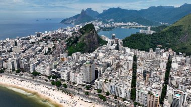 Rio de Janeiro Rio de Janeiro Brezilya 'daki Flamengo Parkı. Yaz tatilinde harika bir sahil manzarası olan kuş bakışı. Sahil Bulutları Yaz mevsimi. Sahil Panoraması.