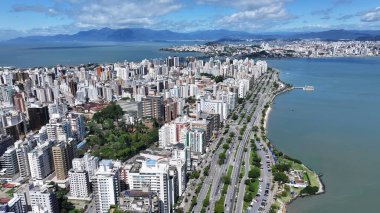 Florianopolis 'teki Florianopolis Skyline, Santa Catarina Brezilya. Şehir merkezinin modern binalarla dolup taşması. Altyapı Skyline Panoramic City View Awesome. Altyapı Şehir Manzarası.
