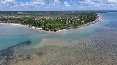 Porto Seguro Bahia Brezilya 'daki sahil manzarası. Büyüleyici Tropikal Sahne Sahnesi Yukarıdan Görünüyor. Cennet Skyline Idyllic göz kamaştırıcı. Paradise Rıhtım Sahili. Porto Seguro Bahia.