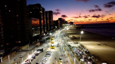 Fortaleza Ceara Brezilya 'da Sunset Plajı. Bereketli bir tropikal sahil manzarasının nefes kesici görüntüsü. Günbatımı Cennet Adası Skyline Rekreasyon Güzel. Gün doğumu. Fortaleza Ceara.