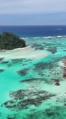 Victoria Seyşeller 'deki Mahe Adası' ndaki Saint-Anne Ulusal Parkı. Hint Okyanusu Sahili. Afrika Arkaplanı. Victoria 'daki Mahe Adası. Turizm arazisi. Doğa Deniz Burnu. Açık havada Seyahat.