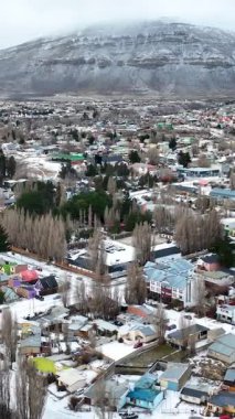 Arjantin Gölü, El Calafate, Patagonya Arjantin. Karlı Dağlar. Doğa manzarası. Patagonya Arjantin. Su Arkaplanı. Arjantin Gölü El Calafate, Patagonya Arjantin.