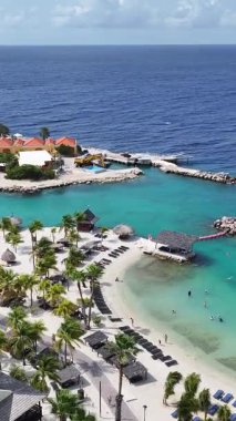 Hollanda, Willemstad Curacao 'daki Deniz Akvaryumu. Plaj manzarası. Karayip Adası. Hollanda 'daki Willemstad Curacao. Deniz Burnu Açık Hava. Doğa Turizmi.