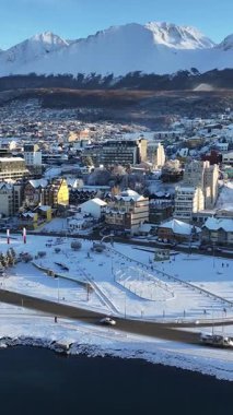 Ushuaia Skyline Tierra Del Fuego Arjantin Ushuaia 'da. Şehir merkezindeki şehir manzarası. Turizm Tarihi Yer. Tierra Del Fuego Arjantin. Doğa manzarası. Ushuaia Skyline Tierra Del Fuego Arjantin Ushuaia 'da.