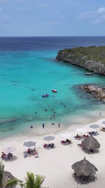 Hollanda, Willemstad 'daki Daaibooi Plajı Curacao. Plaj manzarası. Karayip Adası. Hollanda 'daki Willemstad Curacao. Deniz Burnu Açık Hava. Doğa Turizmi.