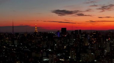 Brezilya 'da Sao Paulo' da günbatımı Sao Paulo Skyline. Sunset City Peyzajı. Şehir merkezinde. Highrise Binaları. Sao Paulo Skyline Sao Paulo, Brezilya 'da. Turizm Sembolü.