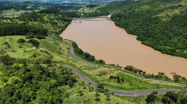 Sao Jose do Rio Pardo 'nun Euclides Da Cunha Barajı Sao Paulo Brezilya' da. Elektrik santrali. Water Baraj Peyzajı. Doğa Skyline. Euclides Da Cunha Barajı Sao Jose do Rio Pardo Sao Paulo Brezilya.