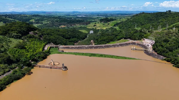 Sao Jose do Rio Pardo 'nun Euclides Da Cunha Hidroelektrik Sao Paulo Brezilya' da. Enerji Jenerasyonu. Baraj manzarası. Hidroelektrik Skyline. Öklid Da Cunha Hidroelektrik Sao Jose do Rio Pardo 'da.