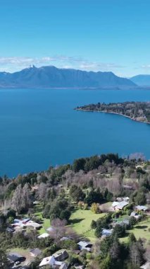 Villarrica Volkanı Los Rios Şili 'deki Villarrica' da. Coastal City. Volkanik Manzara. Turizm arazisi. Villarrica Şili. Volkan arka planı. Villarrica Volkanı Los Rios Şili Villarrica 'da.