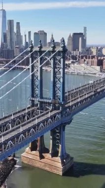 Manhattan Köprüsü New York 'ta. Highrise Binaları Sahnesi. Brooklyn Köprüsü Peyzajı. New York 'taki Manhattan Köprüsü. Otoyol Yolu Arkaplanı.