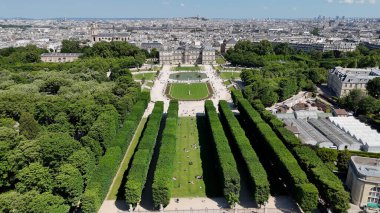 Fransa 'daki Paris' teki Lüksemburg Bahçeleri. Lüksemburg Sarayı. Paris Skyline Sahnesi. Fransa 'nın Ile de France şehrindeki Paris' teki Lüksemburg Bahçeleri. Güzel eğlence parkı. Turizm Tarihi Yer.