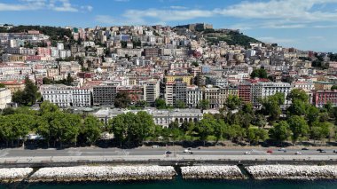 Napoli Skyline Campania İtalya 'da Napoli' de. Şehir manzarası manzarası. Şehir merkezinde. Napoli Skyline Campania İtalya 'da Napoli' de. Kültür Mirası Skyline. Güzel Metropolis. İtalya Manzarası.