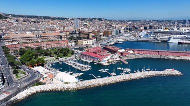 Napoli Skyline Campania İtalya 'da Napoli' de. Coastal City. Seascape Körfezi Suyu. Napoli Skyline Campania İtalya 'da. Göz kamaştırıcı Skyline. Güzel sahil şeridi. Kıyı Manzarası.