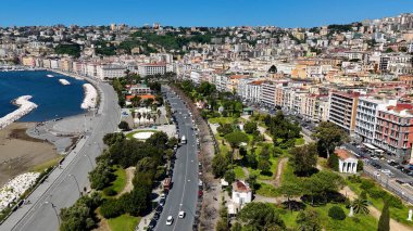 İtalya 'daki Napoli' de Chiaia Riviera. Şehir merkezindeki şehir manzarası. Güzel Skyline. İtalya 'daki Napoli' de Chiaia Riviera. Highrise Binaları. Napoli Mimarisi. Napoli Skyline.