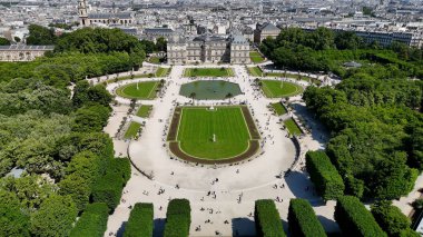 Fransa 'daki Paris' teki Lüksemburg Bahçeleri. Lüksemburg Sarayı. Paris Skyline Sahnesi. Fransa 'nın Ile de France şehrindeki Paris' teki Lüksemburg Bahçeleri. Botanik Sahnesi. Turizm Tarihi Yer.