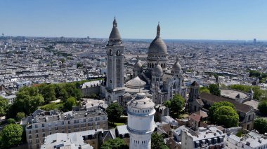 Fransa 'da Paris' teki Sacre Coeur Kilisesi. Dini Sahne. Paris Şehri Peyzajı. Fransa İle 'deki Paris' teki Sacre Coeur Kilisesi. Sacre Coeur Tapınağı. Kültür Mirası.