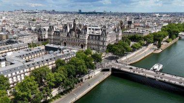 Fransa 'nın Paris şehrinde belediye binası. Güzel Ortaçağ Binası. Şehir merkezindeki şehir manzarası. Fransa 'nın Paris şehrinde belediye binası. Hükümet Binası Skyline. Fransız Başkenti.