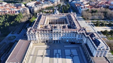Madrid Kraliyet Sarayı Comunidad De Madrid İspanya. Ortaçağ Şehir Sahnesi. Şehir merkezindeki şehir manzarası. Madrid Comunidad De Madrid İspanya 'da. Kentsel Açık Hava. Avrupa Skyline.