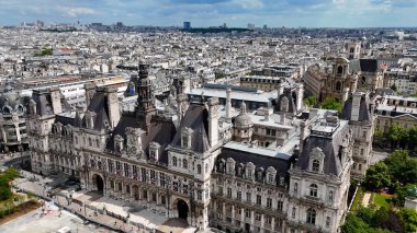 Fransa 'nın Paris Adası' ndaki Paris Belediye Binası. Şehir merkezindeki şehir manzarası. Belediye binasının silüeti. Fransa 'nın Paris Adası' ndaki Paris Belediye Binası. Hükümet Binası. Turizm Tarihi Yer.