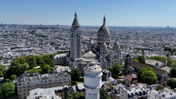 Fransa 'da Paris' teki Sacre Coeur Kilisesi. Dini Sahne. Paris Şehri Peyzajı. Fransa İle 'deki Paris' teki Sacre Coeur Kilisesi. Sacre Coeur Tapınağı. Kültür Mirası.