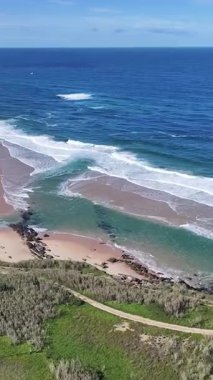 Lizbon 'un Sintra bölgesindeki Praia Grande Plajı. Sahil Skyline. Doğa manzarası. Yaz Gezisi. Lizbon 'un Sintra bölgesindeki Praia Grande Plajı. Tropikal Manzara.