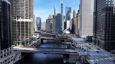 Chicago Riverwalk, Chicago, Illinois, ABD. Highrise Binaları Sahnesi. Metropolitan Şehri. Illinois 'de Chicago Sahil Yolu. Chicago şehir merkezi. Şehir Gökyüzü Görünümü.