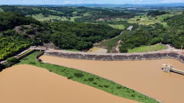 Sao Jose do Rio Pardo 'nun Euclides Da Cunha Hidroelektrik Sao Paulo Brezilya' da. Enerji Jenerasyonu. Baraj manzarası. Hidroelektrik Skyline. Öklid Da Cunha Hidroelektrik Sao Jose do Rio Pardo 'da.
