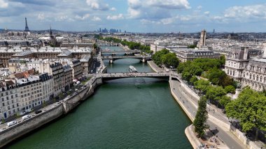 Paris 'teki Paris Skyline Fransa Adası' nda. Fransa 'nın başkentindeki Seine Nehri' nin nefes kesici manzarası. Altyapı Skyline Panoramic City View Awesome. Altyapı Şehir Manzarası.