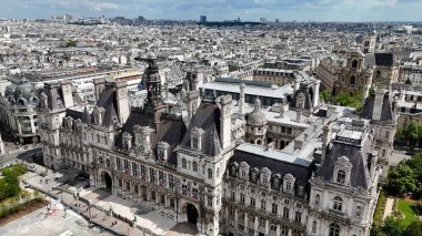 Fransa 'nın Paris Adası' ndaki Paris Belediye Binası. Ülkenin Meşhur Hükümet Binası 'nın Havadan Görünümü. Şehir Bulutları Gökyüzü Arkaplanı Şehir. Şehir dışındaki ünlü. Fransa 'nın Paris Adası.
