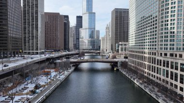 Chicago Riverwalk, Chicago Illinois Birleşik Devletleri. Çağdaş binalarla dolu şehir merkezinin havadan görünüşü. Altyapı Skyline Gökdelenleri Şaşırtıcı.
