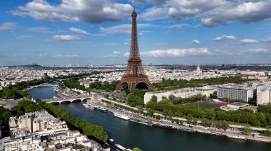 Paris 'teki Paris Skyline Fransa Adası' nda. Fransa 'nın Paris başkenti Avrupa' nın havadan görünüşü. Şehir Gökyüzü Arkaplanı Kentsel. Açık Arkaplan Panoramik Şehir. Paris Fransa Adası.