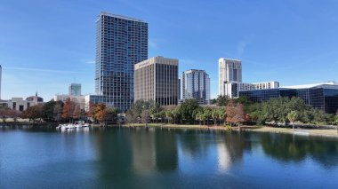 Orlando Skyline Orlando Florida Birleşik Devletleri 'nde. Şehrin çarpıcı ikonik eğlence parkının kuş bakışı görüntüsü. Metropol Manzarası Panoramik Şehir Manzarası Güzel. Kentsel Panoramik Şehir Görünümü.