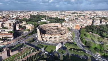 Roma Kolezyumu, Lazio İtalya. Şehir merkezindeki Landmark Ortaçağ binasının havadan görünüşü. Metropolitan Manzara Gökdelenleri. Güzel. Metropolitan Şehir. Roma Lazio.