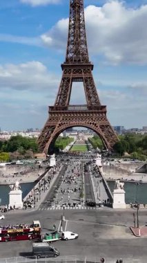Paris Skyline Fransa 'daki Paris Adası' nda. Yüksek Eyfel Kulesi. Şehir merkezindeki şehir manzarası. Paris Skyline Fransa 'daki Paris Adası' nda. Seine River Skyline 'da. Metropolitan Bölgesi Hava Görünümü.