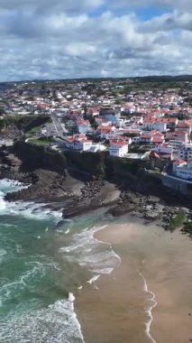 Lizbon 'un Sintra bölgesindeki Macas Plajı. Sahil Skyline. Doğa manzarası. Yaz Gezisi. Lizbon 'un Sintra bölgesindeki Macas Plajı. Tropikal Manzara.