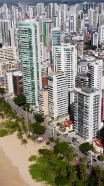 Recife Skyline. Boa Viagem Sahili. Recife State Pernambuco sahil şehrinin havadan görünüşü. Brezilya Kuzeydoğusu. Tropik bir manzara. Seyahat hedefi.