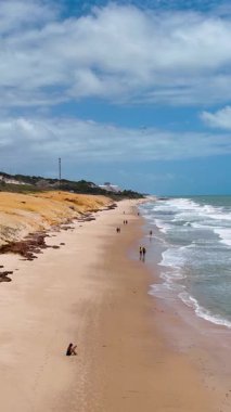 Natal Brezilya. Rio Grande do Norte Brazil Natal 'da terk edilmiş bir sahil manzarası. Tropik bir manzara. Plaj manzarası. Terk edilmiş plaj. Yaz manzarası. Brezilya eyaleti Rio Grande do Norte 'de Natal.