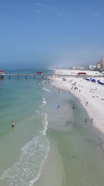 Clearwater Plajı, Clearwater, Florida Birleşik Devletleri. Plaj manzarası. Seyahat güzergahı. Meksika Körfezi Sahnesi. Clearwater Plajı, Clearwater, Florida Birleşik Devletleri. Ünlü İskele 60.