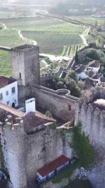 Portekiz 'in Leiria bölgesindeki Obidos Şatosu' nda. Tarihi Köy. Ortaçağ mirası. Göz kamaştırıcı manzara. Portekiz 'in Leiria bölgesindeki Obidos Şatosu' nda. Eski Şehir Manzarası.