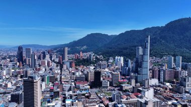 Bogota Bölgesi Başkenti Kolombiya 'daki Bogota Skyline. Gökdelenleri Şehir Merkezi Şehir Yaşamını Yansıtıyor. Şehir merkezindeki iş dünyası. İş Geçmişi Ünlüdür.