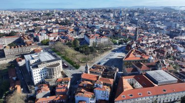 Porto Portekiz 'de Porto Skyline. Gökdelenleri Şehir Merkezi Şehir Yaşamını Yansıtıyor. Altyapı Skyline Gökdelenleri çarpıcı. Altyapı Mimarlık Şirketi. Porto Portekiz.