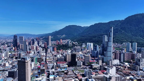 Bogota Bölgesi Başkenti Kolombiya 'daki Bogota Skyline. Gökdelenleri Şehir Merkezi Şehir Yaşamını Yansıtıyor. Şehir merkezindeki iş dünyası. İş Geçmişi Ünlüdür.