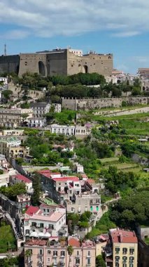 Napoli Skyline Campania İtalya 'da Napoli' de. Şehir merkezindeki şehir manzarası. Güzel Skyline. Napoli Skyline Campania İtalya 'da Napoli' de. Highrise Binaları. Napoli Mimarisi. İtalya Skyline.
