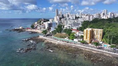 Salvador Skyline, Bahia Brezilya, Salvador 'da. Plaj manzarası. Doğa Manzarası. Şehir merkezinde. Bahia Brezilya 'da Salvador Skyline. Tropik arka plan. Sahil Koyu Suyu.