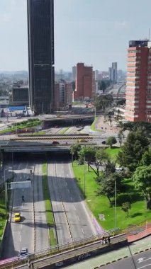 Kolombiya 'nın başkentinde Bogota Skyline. Metropolis Merkez Bölgesi. Çarpıcı şehir manzarası. Ofis binaları. Kolombiya 'nın başkentinde Bogota Skyline. Gökdelenler Sahnesi. Açık hava Skyline.
