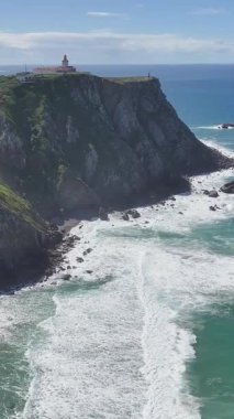 Lizbon 'un Sintra bölgesindeki Roca Burnu. Sahil Skyline. Doğa manzarası. Yaz Gezisi. Lizbon 'un Sintra bölgesindeki Roca Burnu. Tropikal Manzara.