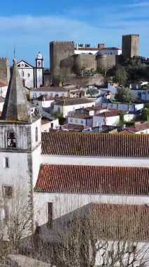 Portekiz 'in Leiria bölgesindeki Obidos' ta Obidos Skyline. Tarihi Köy. Ortaçağ mirası. Göz kamaştırıcı manzara. Portekiz 'in Leiria bölgesindeki Obidos' ta Obidos Skyline. Eski Şehir Manzarası.