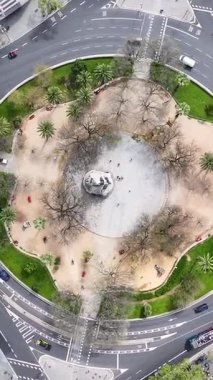 Barselona İspanya 'daki Manzaralı Kavşak. Meşhur döner kavşak. Şehir merkezindeki şehir manzarası. Top View Geçidi. İspanya 'da Manzaralı Kavşak. Barselona Sokak Sahnesi.