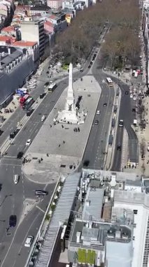 Portekiz 'in başkenti Lizbon' daki restoratörlerin anıtı. Lizbon şehir merkezi hava manzarası. Güzel Skyline Şehri. Portekiz 'deki Lizbon' daki restoratörlerin anıtı. Tarihi Bölge .